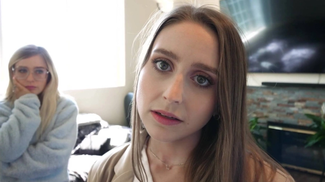 Как одну непослушную падчерицу так и вторую только членом можно наказать (Секс с падчерицей на русском переводе)